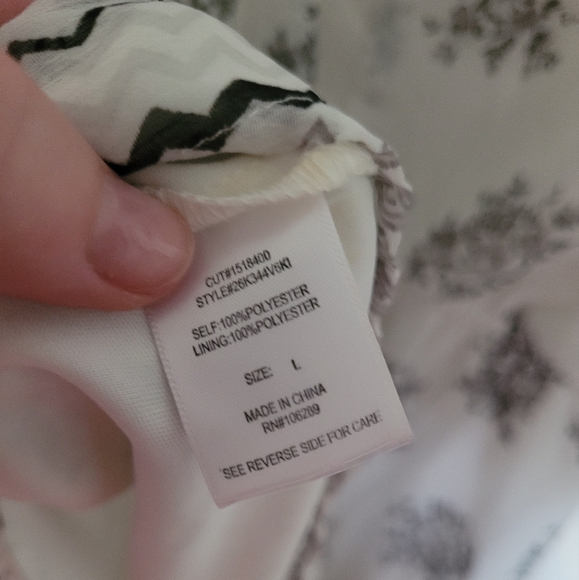 Nwot Trixxi White Black Floral Cold Shoulder Romper Size Large - Picture 12 of 13